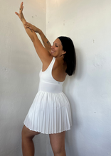 Load image into Gallery viewer, Traje Enterizo Sabroso BLANCO - PRE-ORDER
