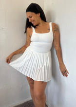 Load image into Gallery viewer, Traje Enterizo Sabroso BLANCO - PRE-ORDER
