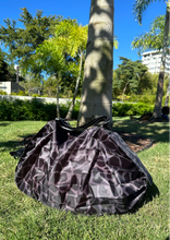Load image into Gallery viewer, Bolso Sabroso Reusable - Spots Negro con Marrón
